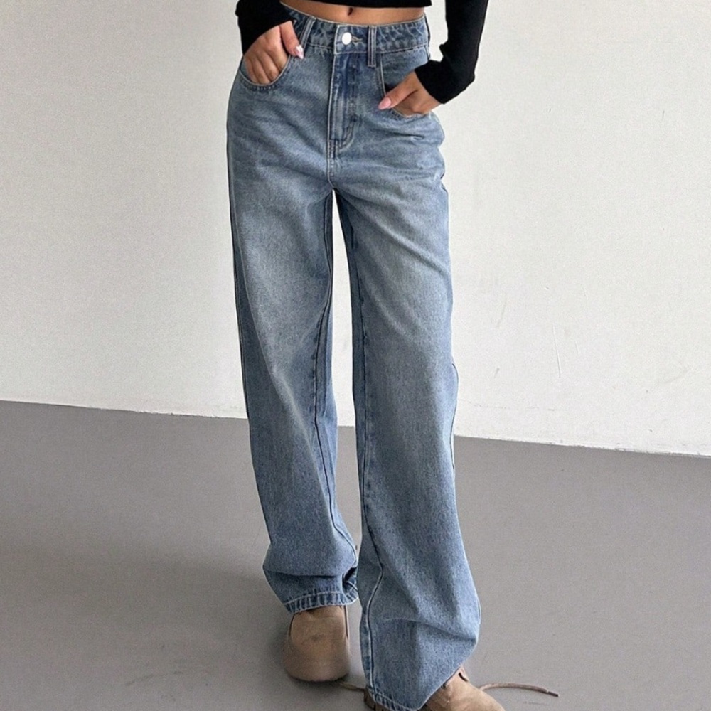 HIGH WAISTED WIDE LEGGED JEANS
